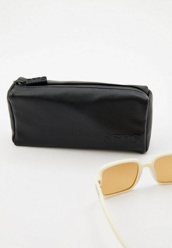 Очки солнцезащитные GCDS