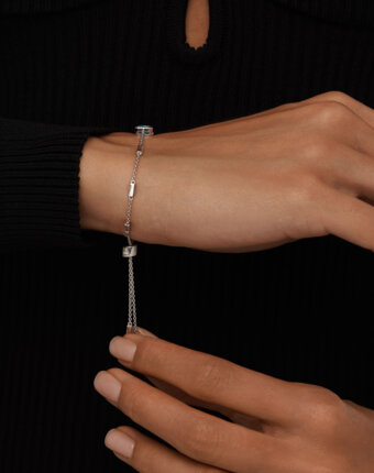 Серебряный браслет ПОЛНОЧЬ с голубым фианитом в огранке Эмеральд MIE женщинам