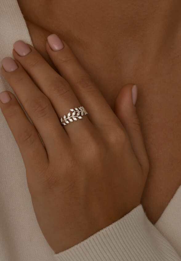 Серебряное кольцо с фианитами в форме веточки MIESTILO MIE