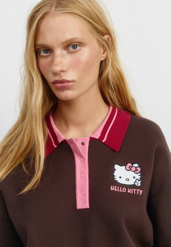 Джемпер с вышивкой Hello Kitty из линейки SELA Young