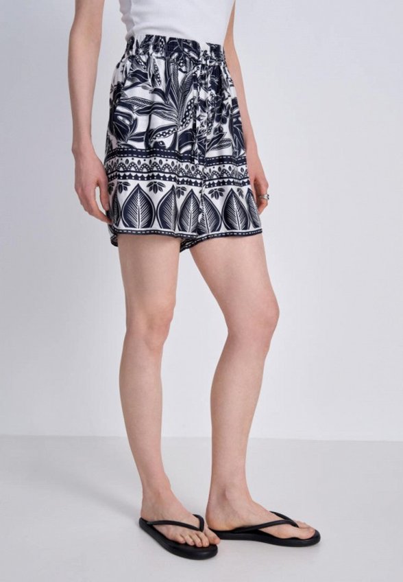 Шорты Finn Flare