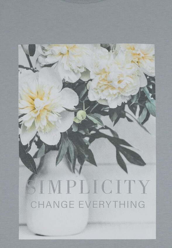 Футболка Апрель