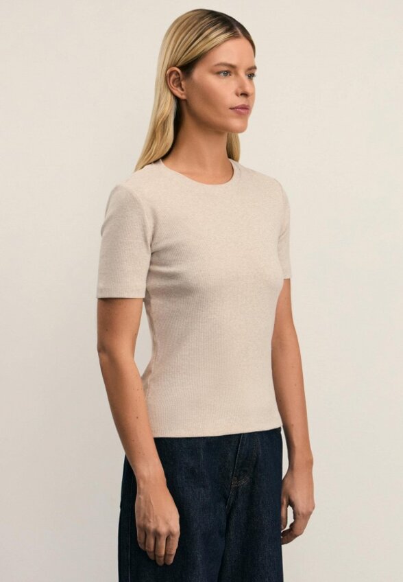 Футболка Zarina