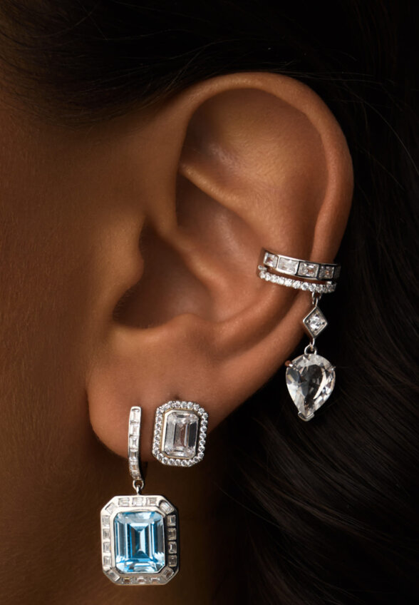 Серебряные серьги-подвесы ПОЛНОЧЬ с голубыми фианитами в огранке Эмеральд MIE