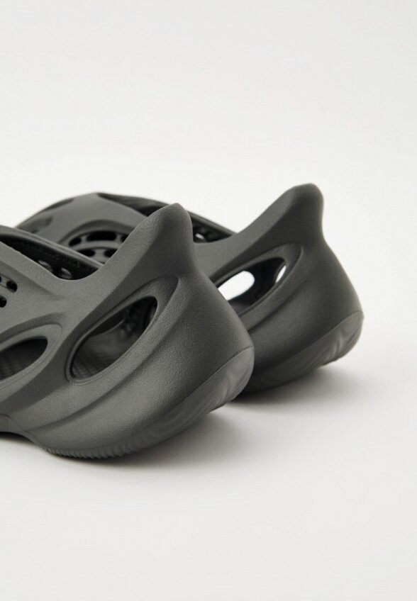 Кроссовки adidas YEEZY