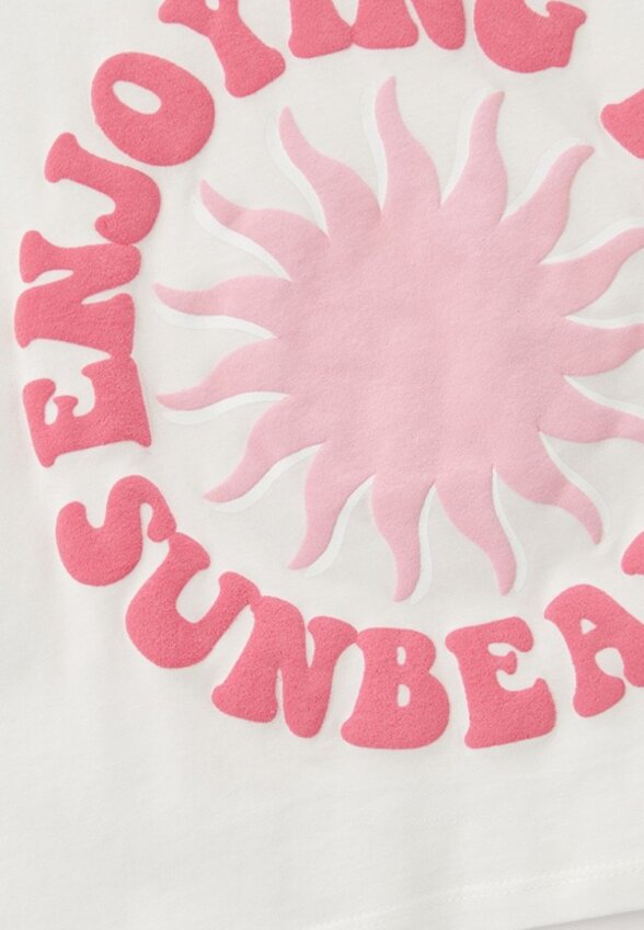 Футболка и джинсы Escabel