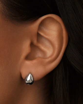 Серебряные серьги-пусеты в виде капли MIE женщинам