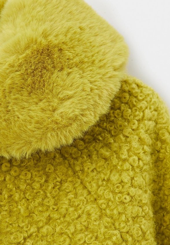 Пальто меховое Mayoral