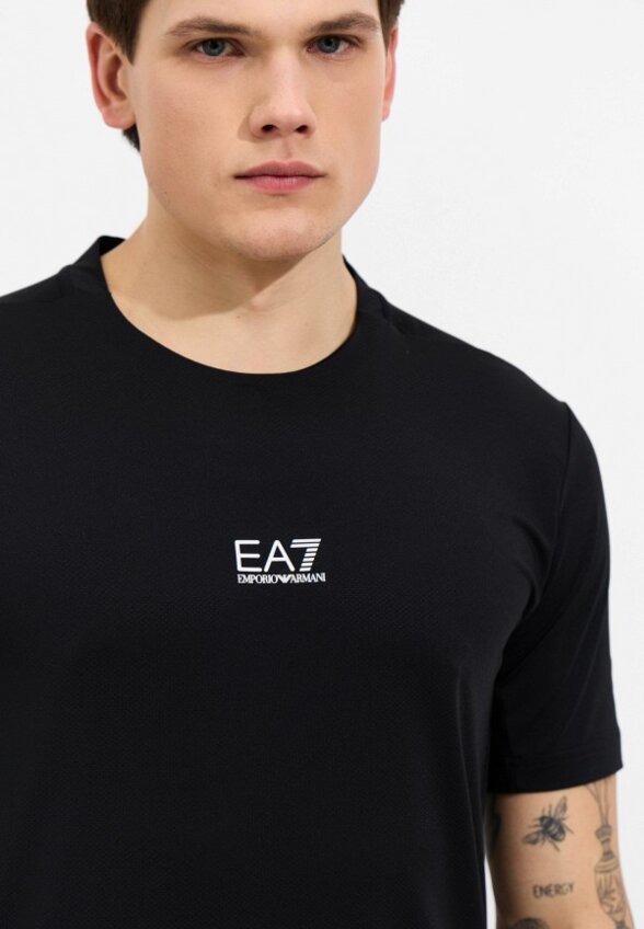 Футболка спортивная EA7