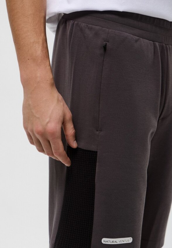 Шорты спортивные EA7