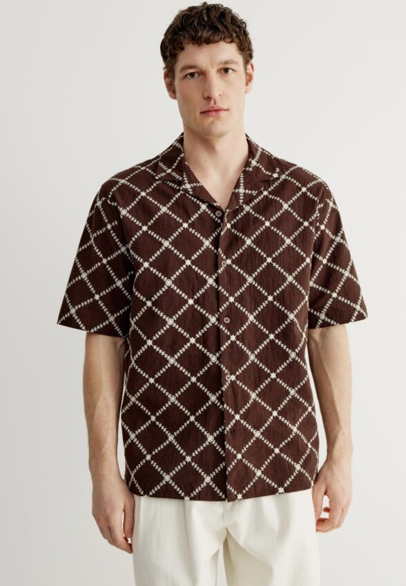 Рубашка с коротким рукавом и вышивкой