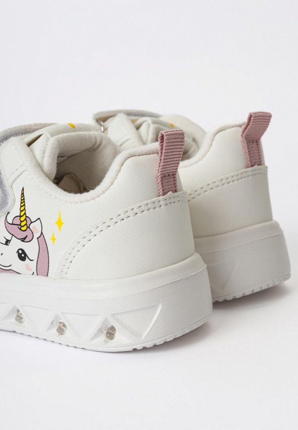 Кроссовки Tikkago