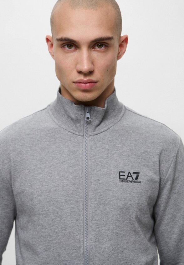 Олимпийка EA7