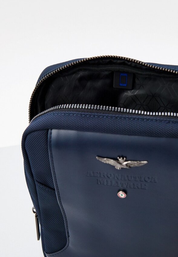 Сумка и брелок Aeronautica Militare