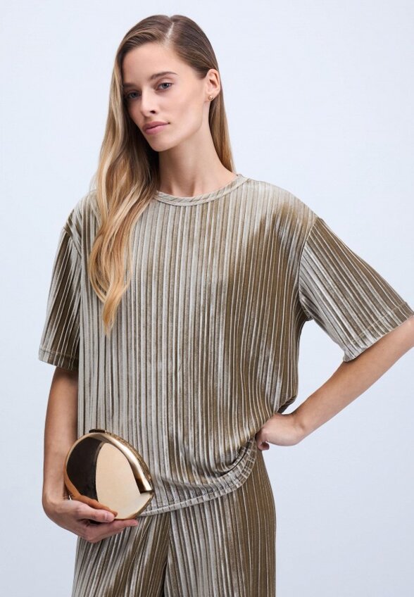 Футболка Zarina