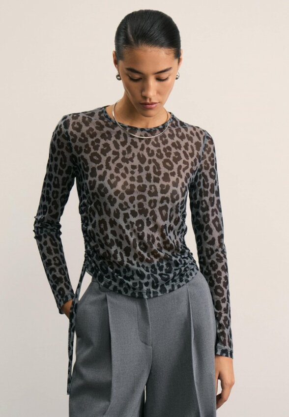 Лонгслив Zarina