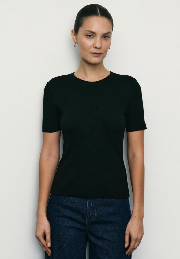 Футболка Zarina