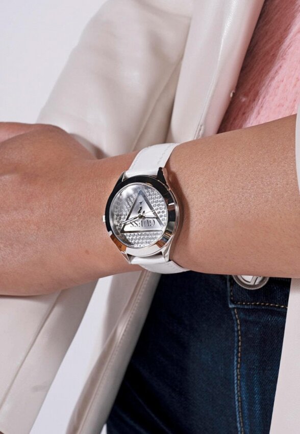 Часы Guess