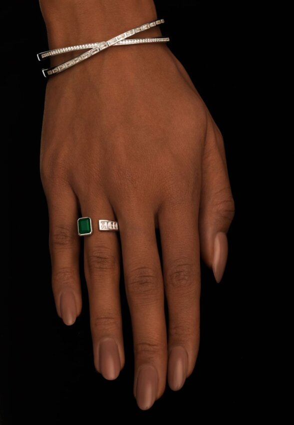 Серебряное кольцо ГАРМОНИЯ с зеленым агатом и фианитами MIE