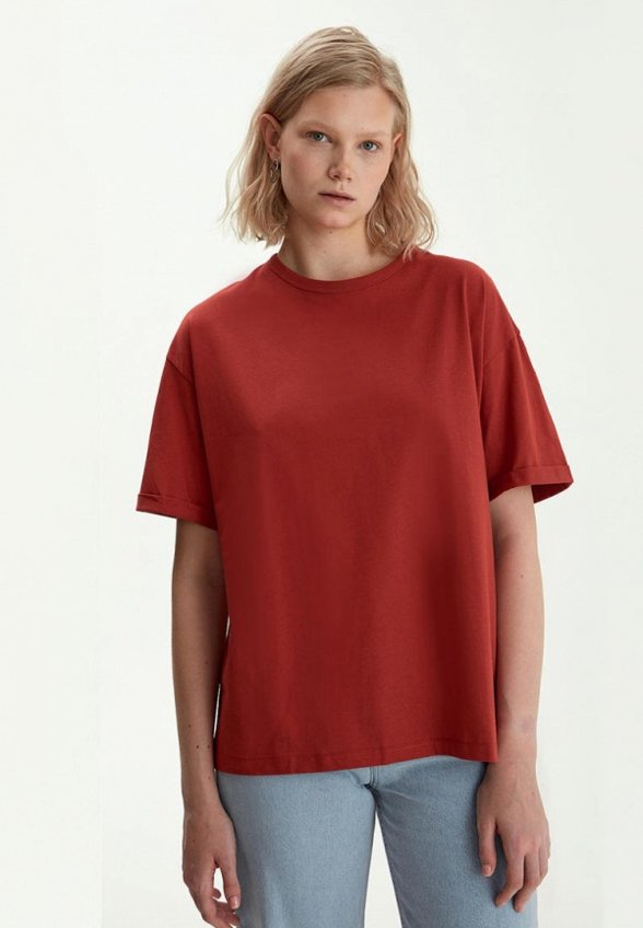 Футболка Bstatement