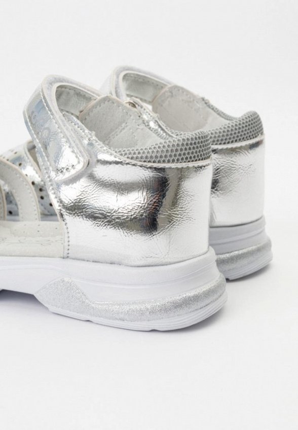 Сандалии Tikkago