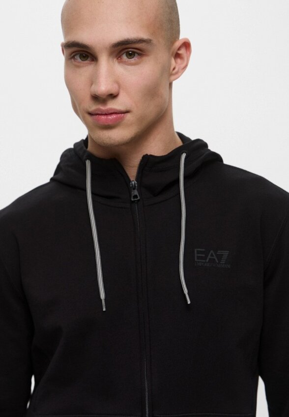 Толстовка EA7