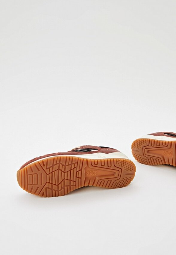 Кроссовки ASICS