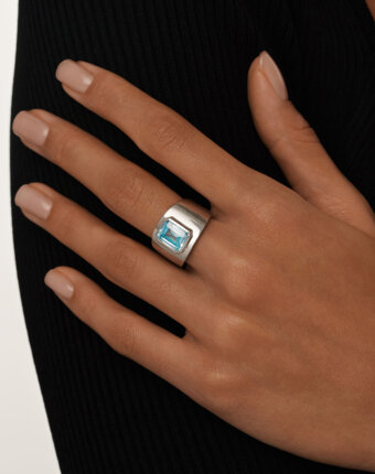 Серебряное кольцо ПОЛНОЧЬ с голубым фианитом в огранке Эмеральд MIE женщинам