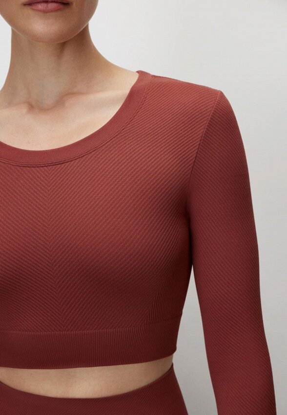 Топ спортивный belle you