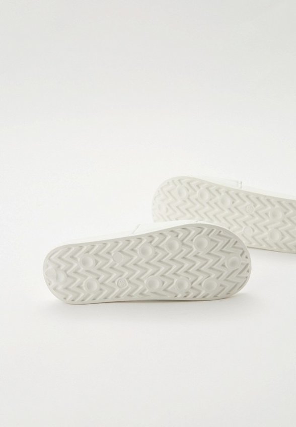 Сланцы Diadora