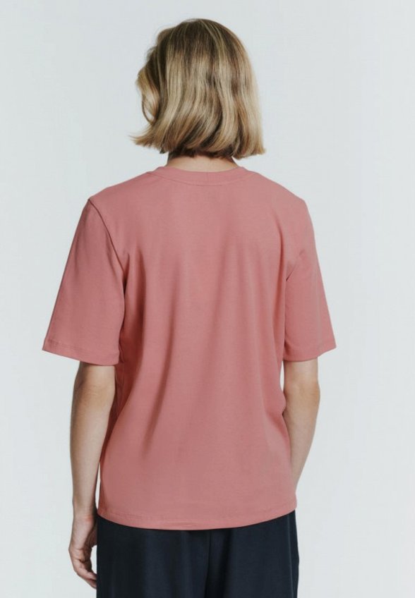 Футболка Daisyknit