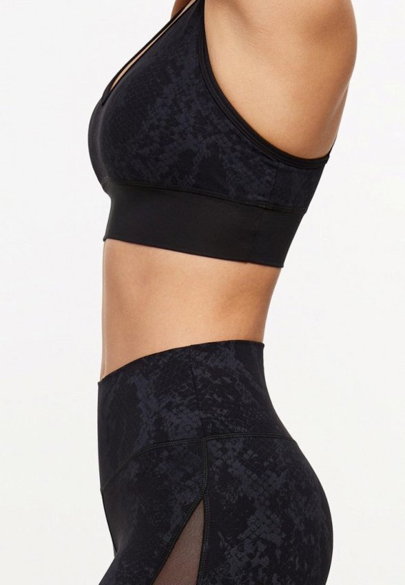 Топ спортивный Fitbomb