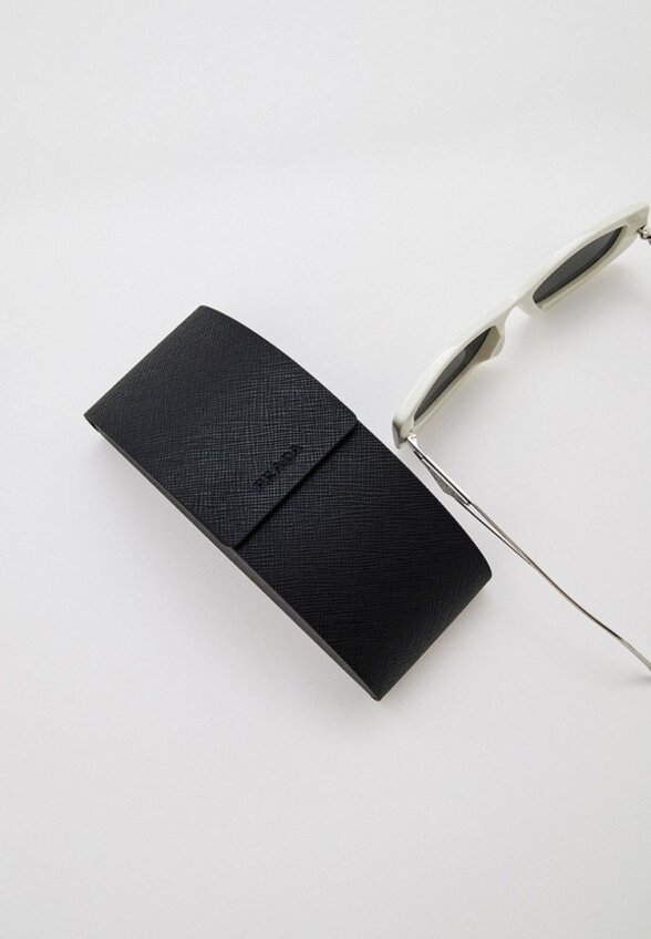 Очки солнцезащитные Prada