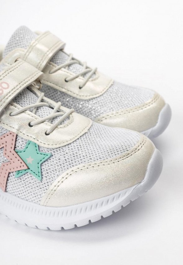 Кроссовки Tikkago