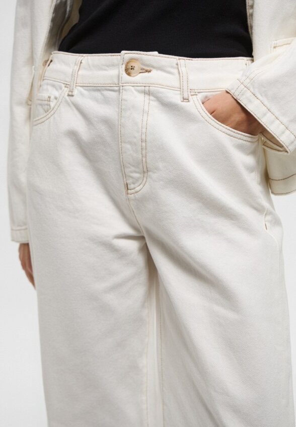 Джинсы, ремень и сумка Emporio Armani