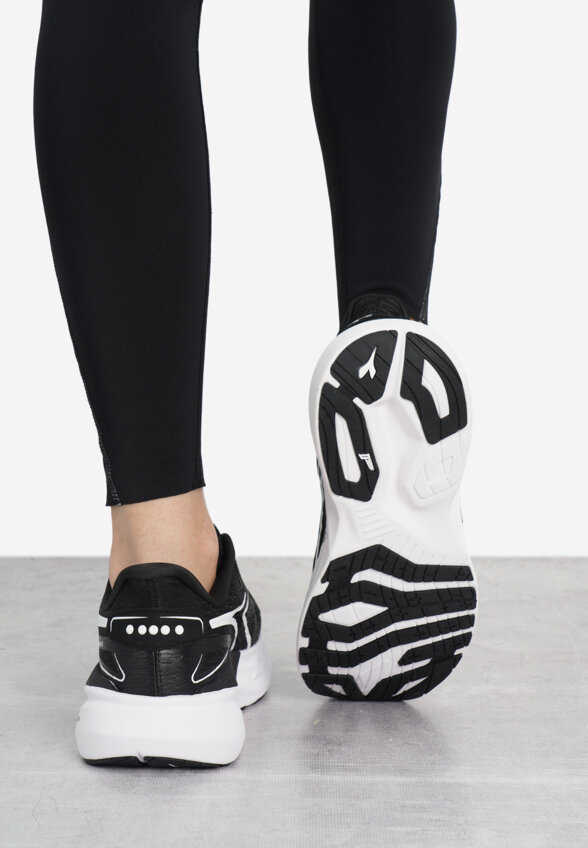 Кроссовки женские Diadora Nucleo 2, Черный