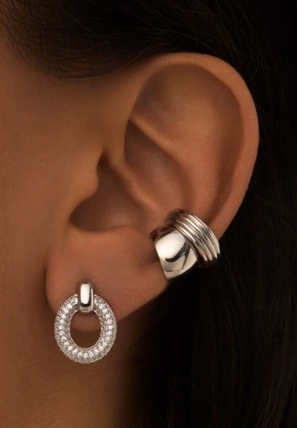 Серебряные серьги–пусеты с фианитами MIE