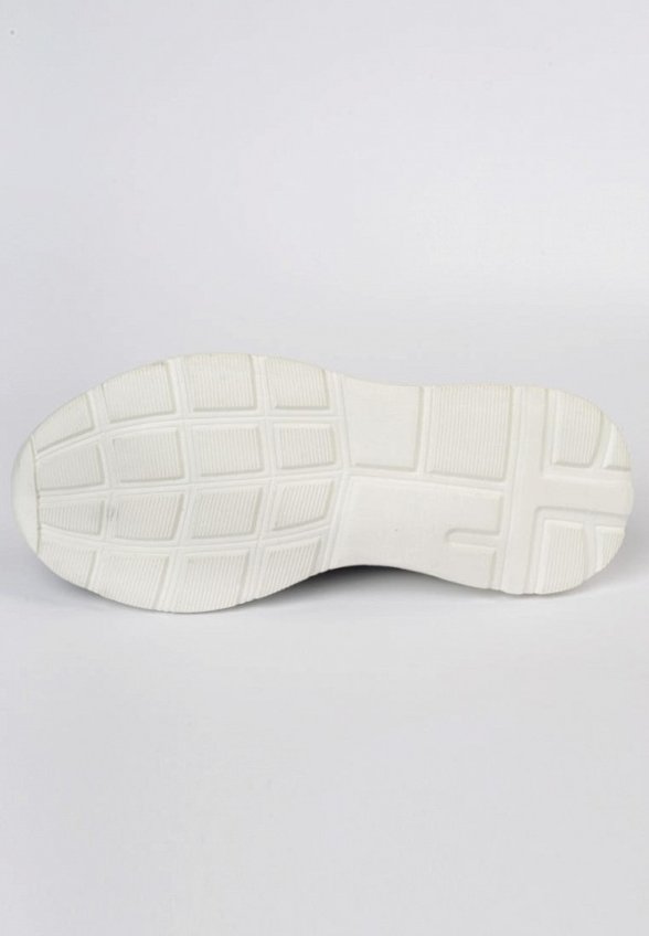 Кроссовки Tikkago