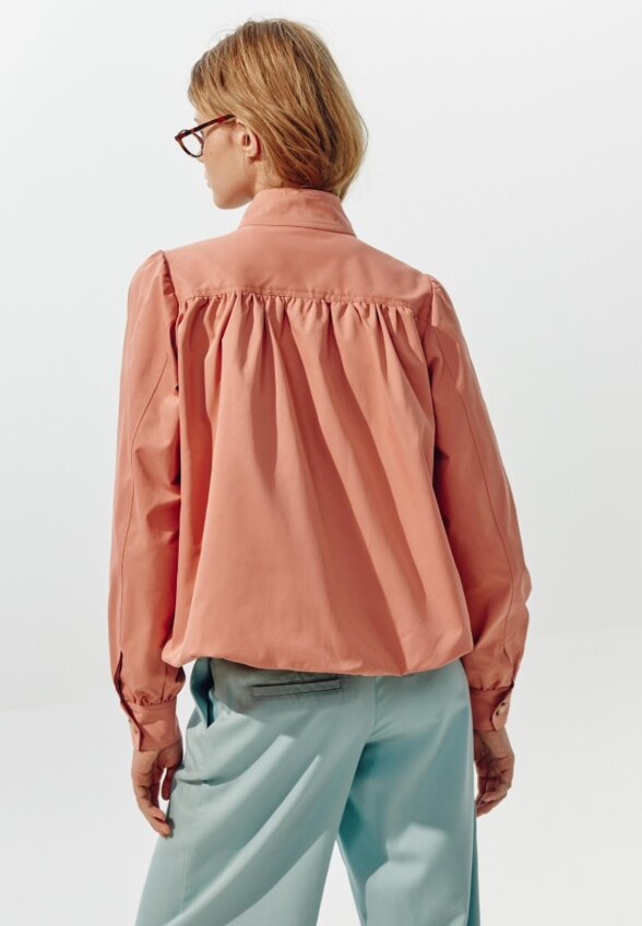 Лёгкая куртка баллон из линейки SELA Young