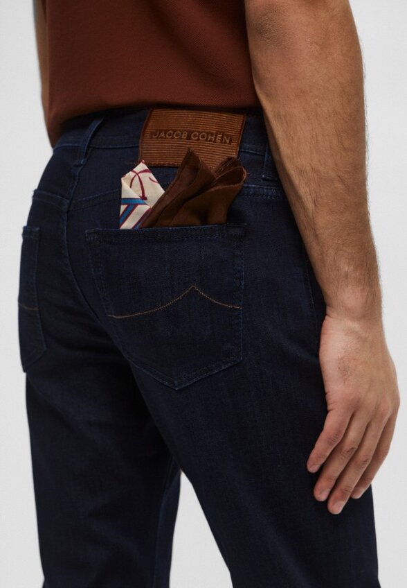 Джинсы и платок Jacob Cohen