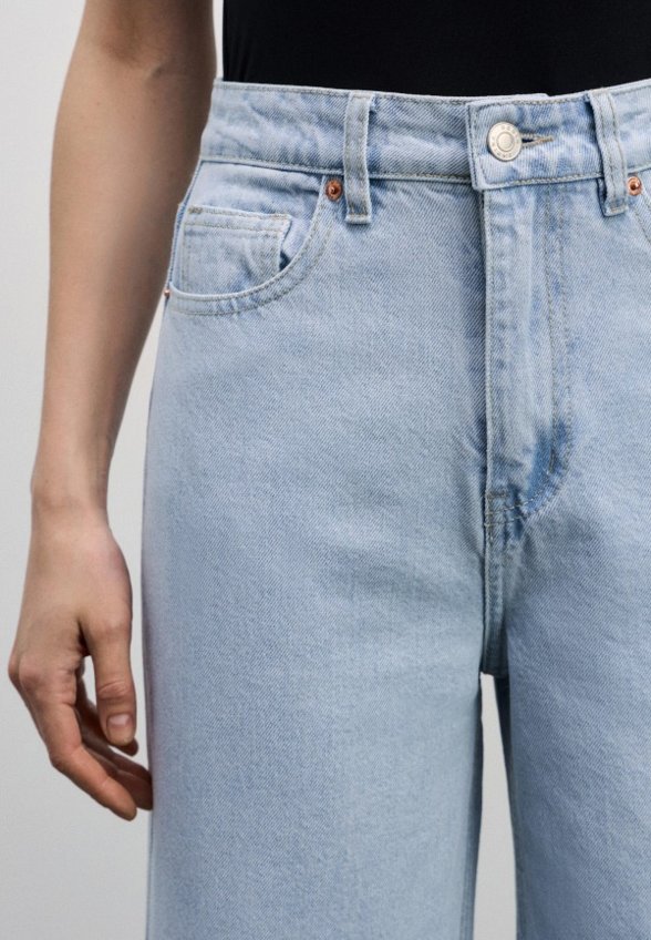 Джинсы Zarina