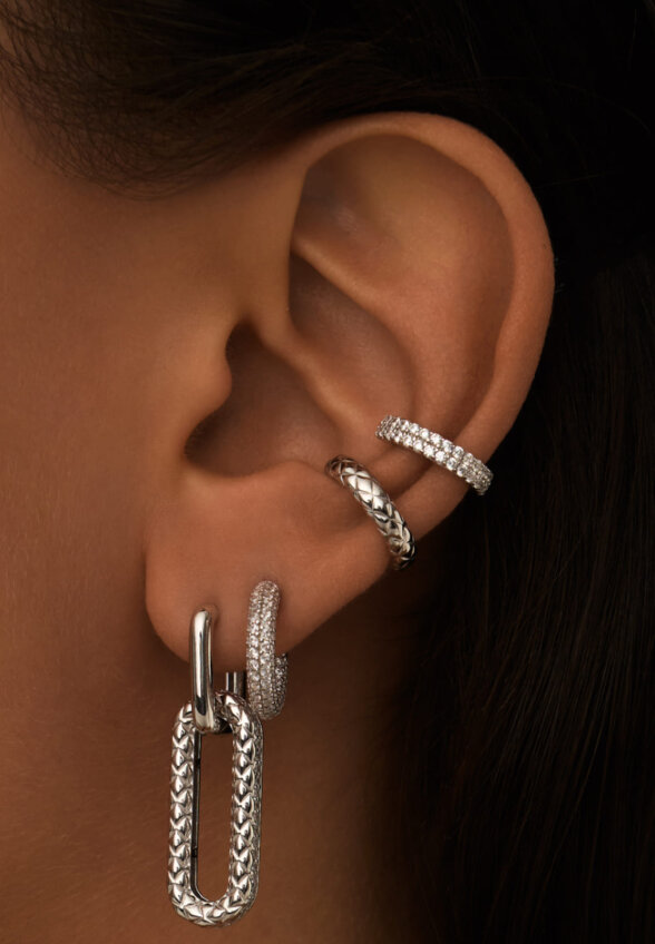 Серебряный кафф с россыпью фианитов и открывающимся механизмом MIE