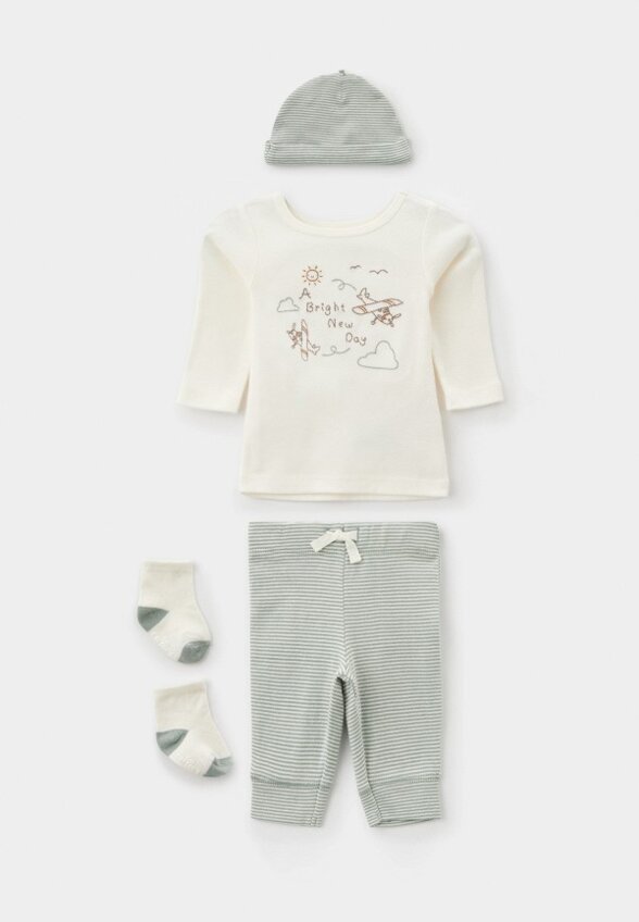 Лонгслив, брюки и шапка Carter’s