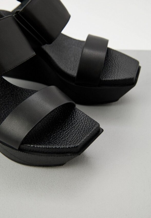 Босоножки United Nude