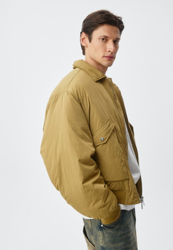 Бомбер Oversize fit с отложным воротником