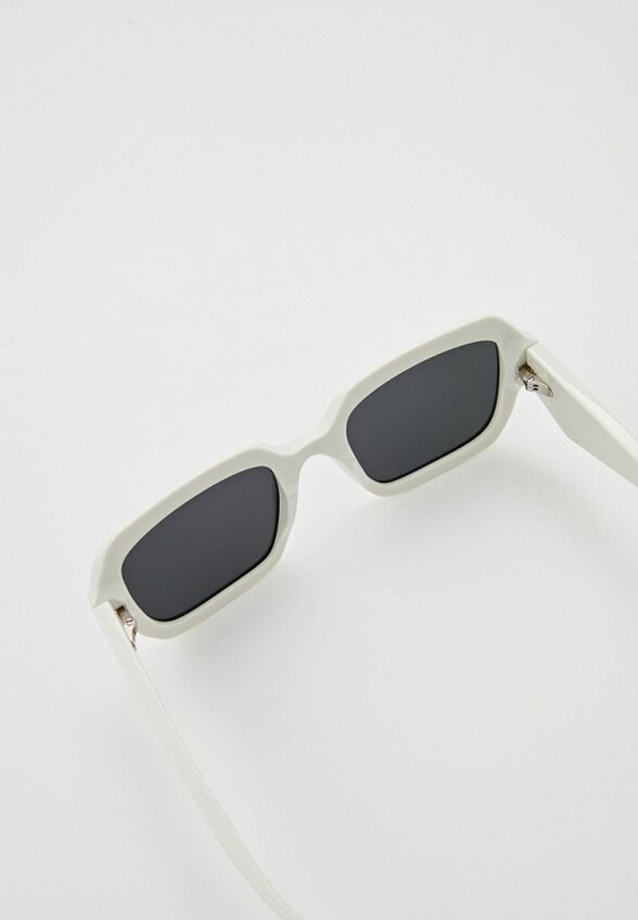 Очки солнцезащитные Prada