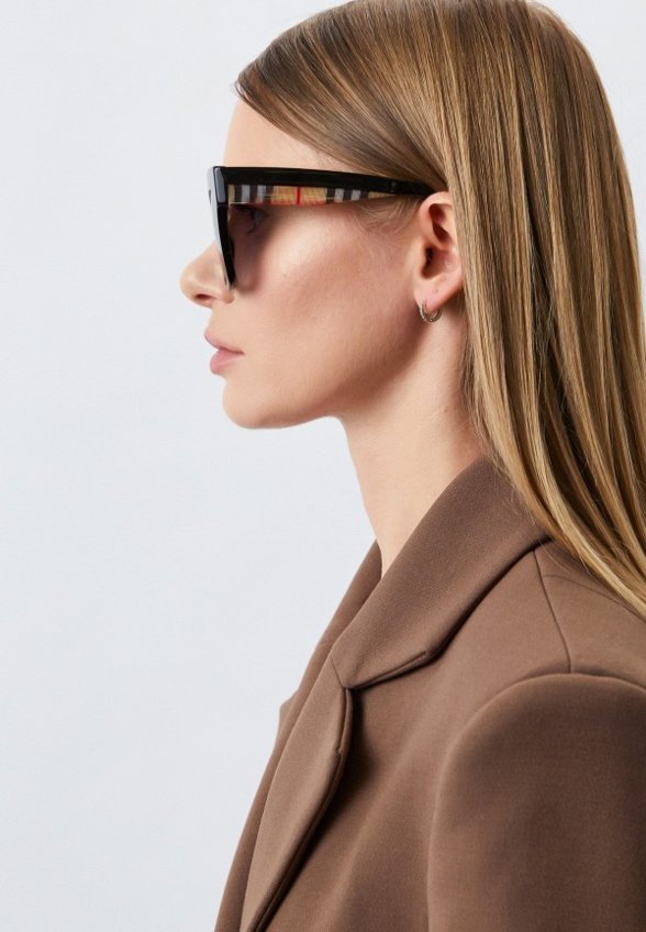 Очки солнцезащитные Burberry