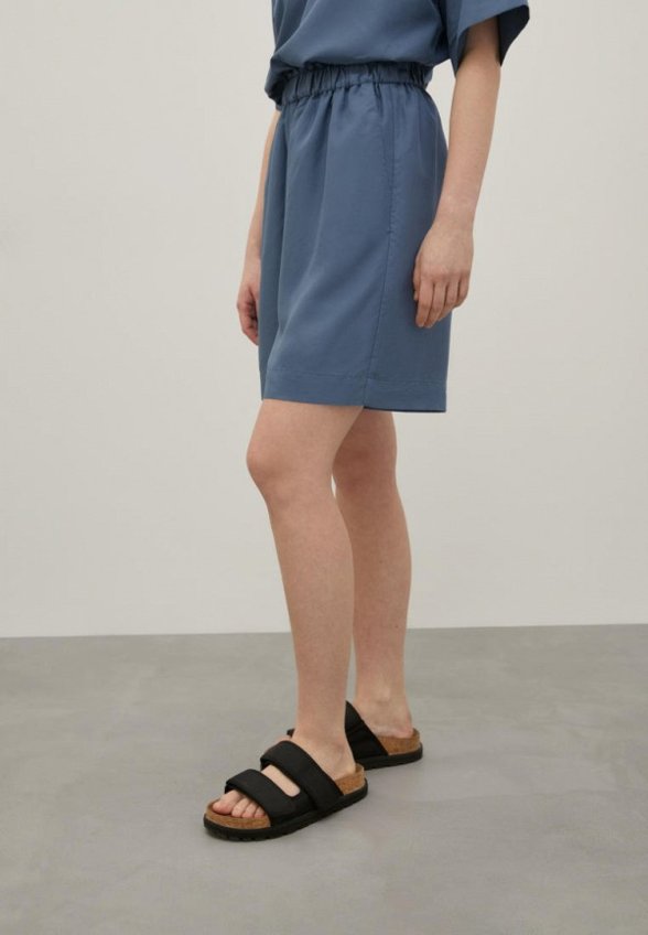 Шорты Finn Flare