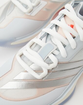 Кроссовки adidas женщинам