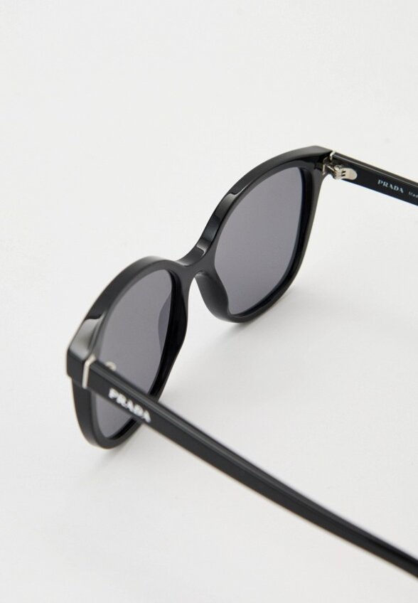 Очки солнцезащитные Prada